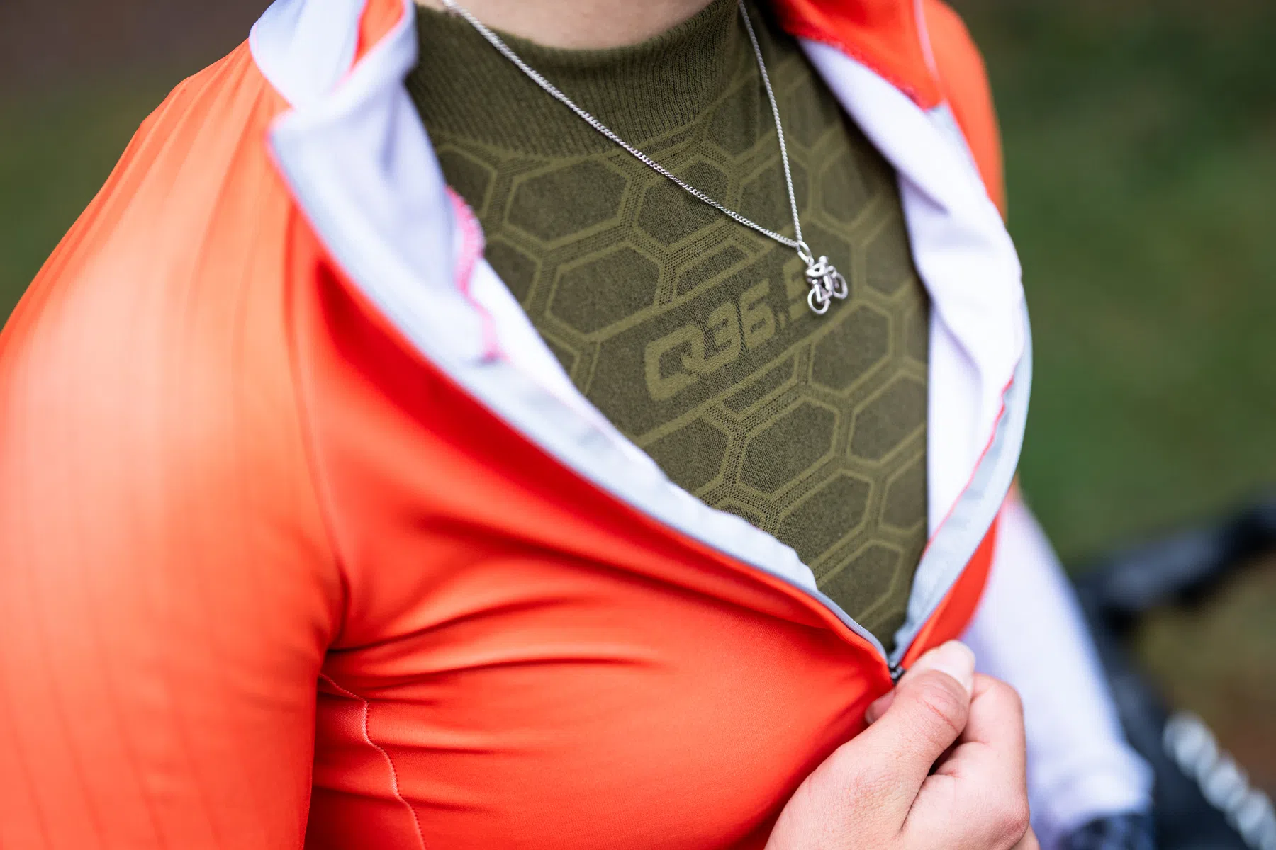 Q36.5 Gregarius Hybrid Long Sleeve Jersey en Winter Bib Tights getest tijdens winterrit